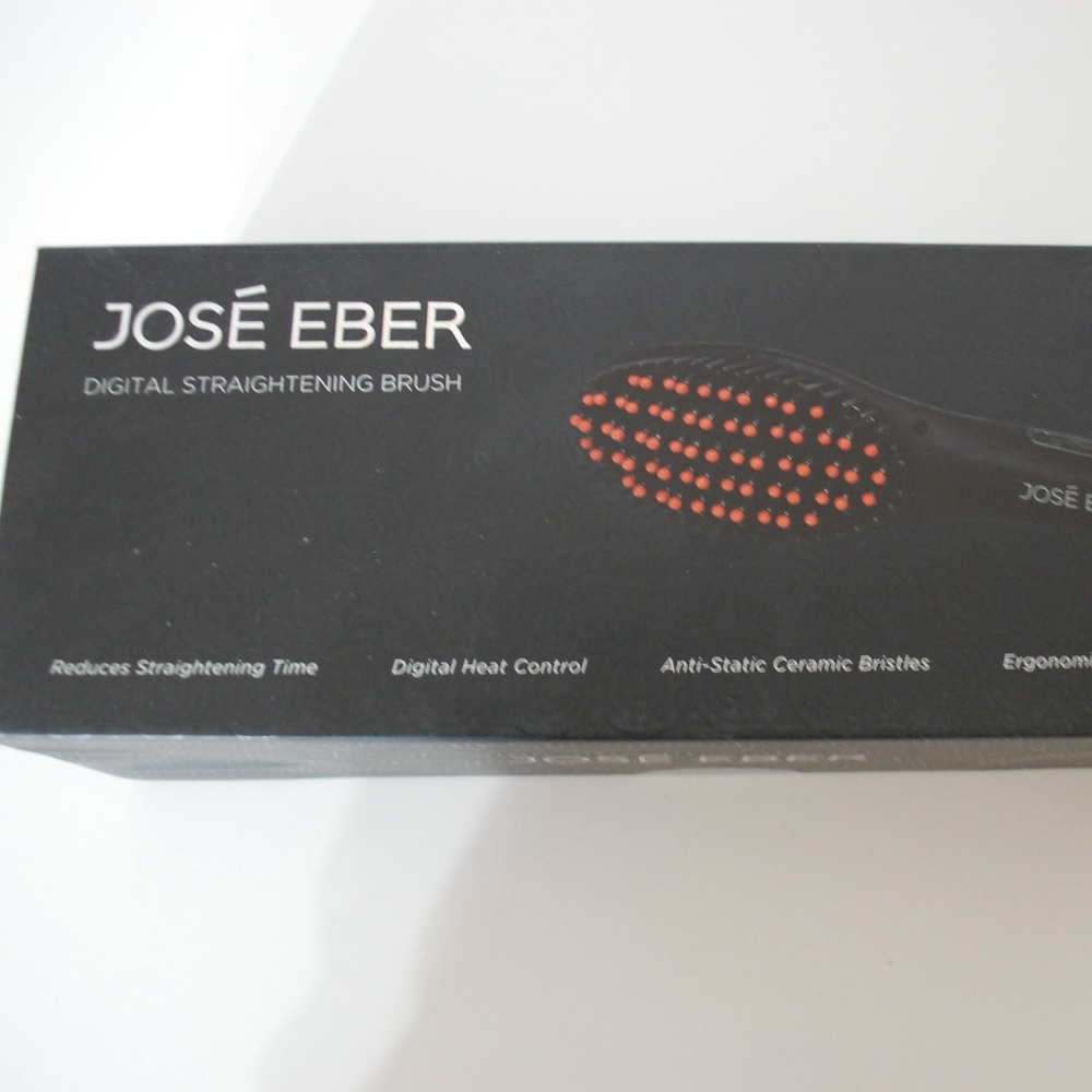 NIB Jose Eber Digital Straightening Brush